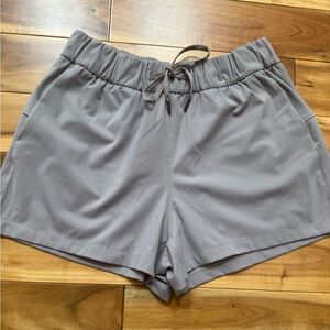 Yoga stretch athletic shorts with pockets
